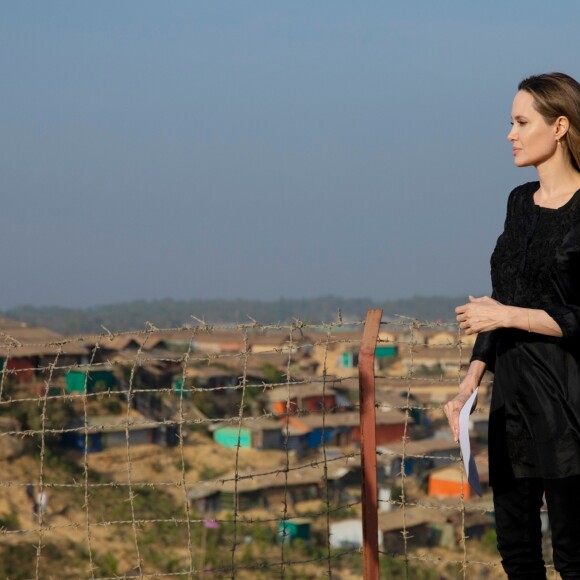 Angelina Jolie parle lors d'une conférence de presse de l'UNHCR au Bangladesh le 5 février 2019