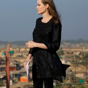 Angelina Jolie parle lors d'une conférence de presse de l'UNHCR au Bangladesh le 5 février 2019