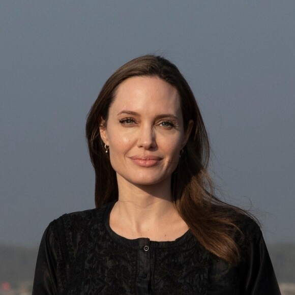 Angelina Jolie parle lors d'une conférence de presse de l'UNHCR au Bangladesh le 5 février 2019