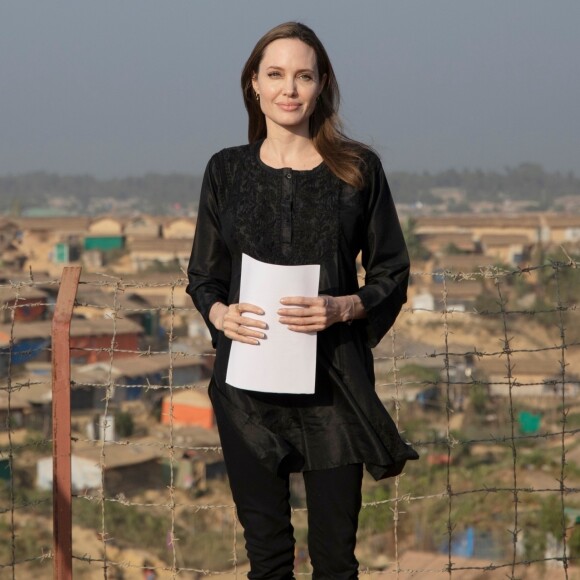 Angelina Jolie parle lors d'une conférence de presse de l'UNHCR au Bangladesh le 5 février 2019