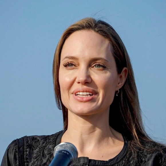 Angelina Jolie parle lors d'une conférence de presse de l'UNHCR au Bangladesh le 5 février 2019