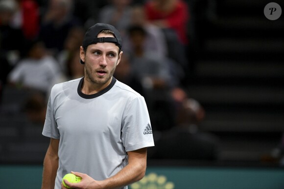 Lucas Pouille éliminé (6-3, 6-4) au premier tour du tournoi Rolex Paris Masters par son compatriote Gilles Simon à l'Accor Hotels Arena à Paris, France, le 30 octobre 2018. © Pierre Perusseau/Bestimage