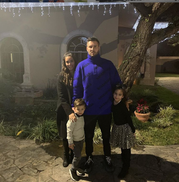 André-Pierre Gignac en famille avec Deborah (alors enceinte de Mavy), Grace et Eden, sur Instagram, le 1er janvier 2019.
