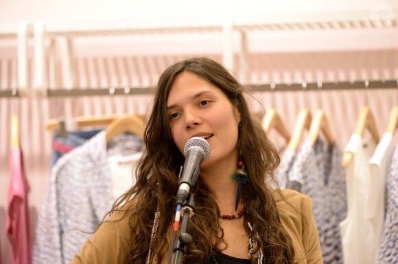 Vanille Clerc lors de l'inauguration du nouveau design éphémère de la boutique Comptoir des cotonniers de Saint-Sulpice à Paris, le 9 avril 2015