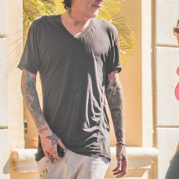 Exclusif - Tommy Lee fait des courses avec sa fiancée Brittany Furla à Calabasas. Le 25 juin 2018.