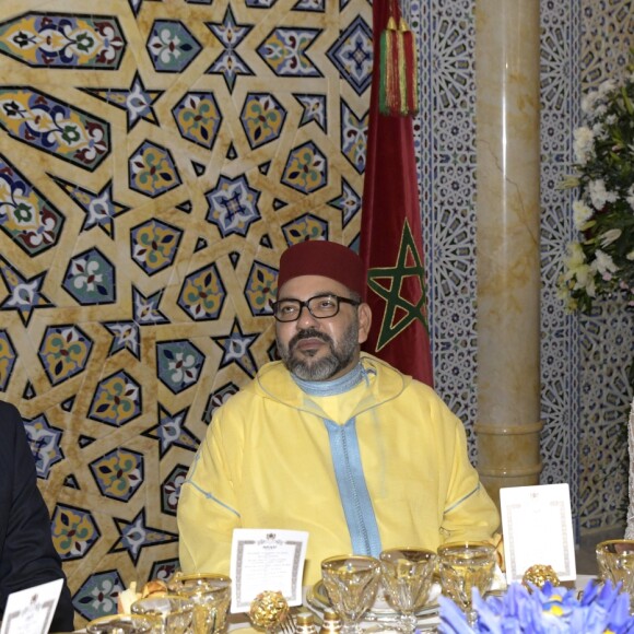 La reine Letizia et le roi Felipe VI d'Espagne étaient les invités d'honneur du roi Mohammed VI du Maroc et de sa famille le 13 février 2019 au palais royal à Rabat pour un dîner de gala dans le cadre de leur visite officielle de deux jours.