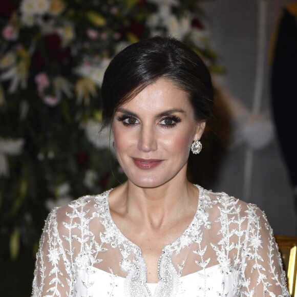 La reine Letizia et le roi Felipe VI d'Espagne étaient les invités d'honneur du roi Mohammed VI du Maroc et de sa famille le 13 février 2019 au palais royal à Rabat pour un dîner de gala dans le cadre de leur visite officielle de deux jours.
