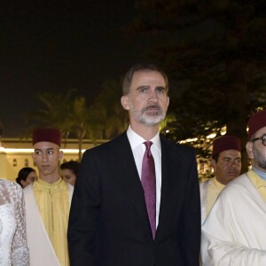 La reine Letizia et le roi Felipe VI d'Espagne étaient les invités d'honneur du roi Mohammed VI du Maroc et de sa famille le 13 février 2019 au palais royal à Rabat pour un dîner de gala dans le cadre de leur visite officielle de deux jours.