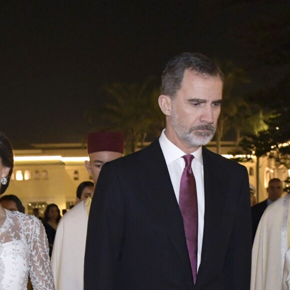 La reine Letizia et le roi Felipe VI d'Espagne étaient les invités d'honneur du roi Mohammed VI du Maroc et de sa famille le 13 février 2019 au palais royal à Rabat pour un dîner de gala dans le cadre de leur visite officielle de deux jours.
