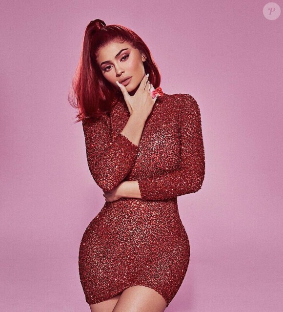 Kylie Jenner pose pour la campagne de Saint Valentin de sa marque de cosmétiques Kylie Cosmetics.