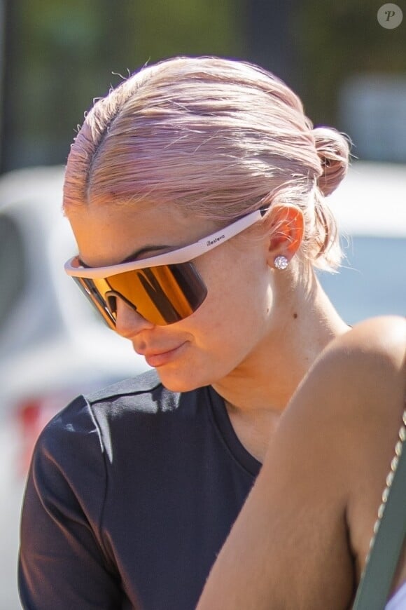 Exclusif - Kylie Jenner, sans maquillage, est allée faire du shopping avec sa meilleure amie Jordyn Woods avant de repartir au volant de sa Lamborghini à Calabasas, le 24 septembre 2018.