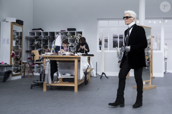 Le designer Karl Lagerfeld lors du final du 2ème défilé de mode Haute-Couture automne-hiver 2016/2017 "Chanel" à Paris le 5 Juillet 2016. © Olivier Borde / Bestimage
