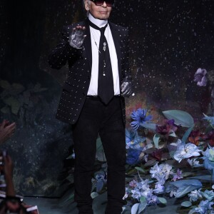 Le styliste Karl Lagerfeld - Défilé de mode "Fendi", collection Haute-Couture automne-hiver 2017/2018, à Paris. Le 5 juillet 2017.