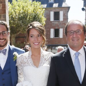 François Hollande, Ségolène Royal et les parents de la mariée - Mariage de Thomas Hollande et de la journaliste Emilie Broussouloux à la mairie à Meyssac en Corrèze près de Brive, ville d'Emiie. Le 8 Septembre 2018. © Patrick Bernard-Guillaume Collet / Bestimage