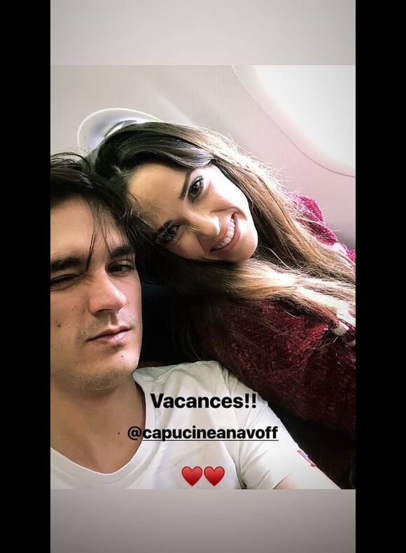 Alain-Fabien Delon et Capucine Anav dans l'avion direction Marrakech. Instagram, février 2019.