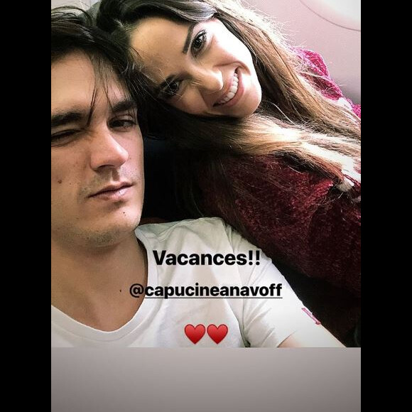 Alain-Fabien Delon et Capucine Anav dans l'avion direction Marrakech. Instagram, février 2019.