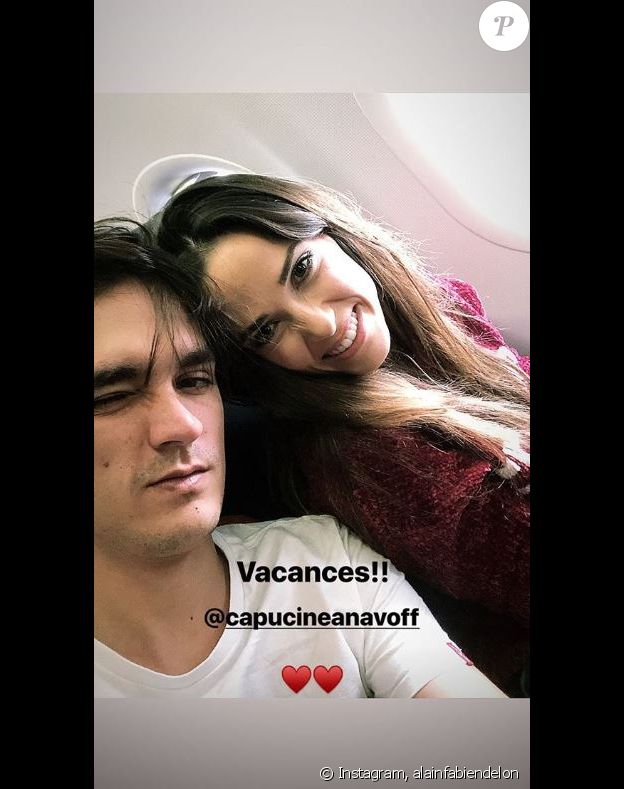 Alain-Fabien Delon et Capucine Anav dans l'avion direction Marrakech. Instagram, février 2019.