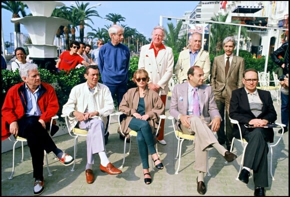 Le jury du Festival de Cannes 1984, avec notamment Isabelle Huppert, Stanley Donen et Ennio Morricone autour du président Dirk Bogarde.