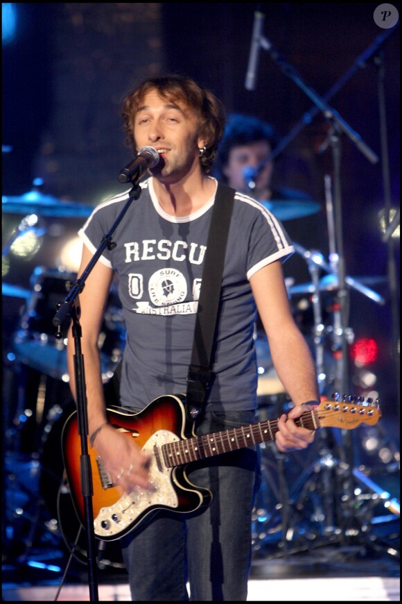 Yann Tiersen lors du Téléthon sur France 2 en 2006.