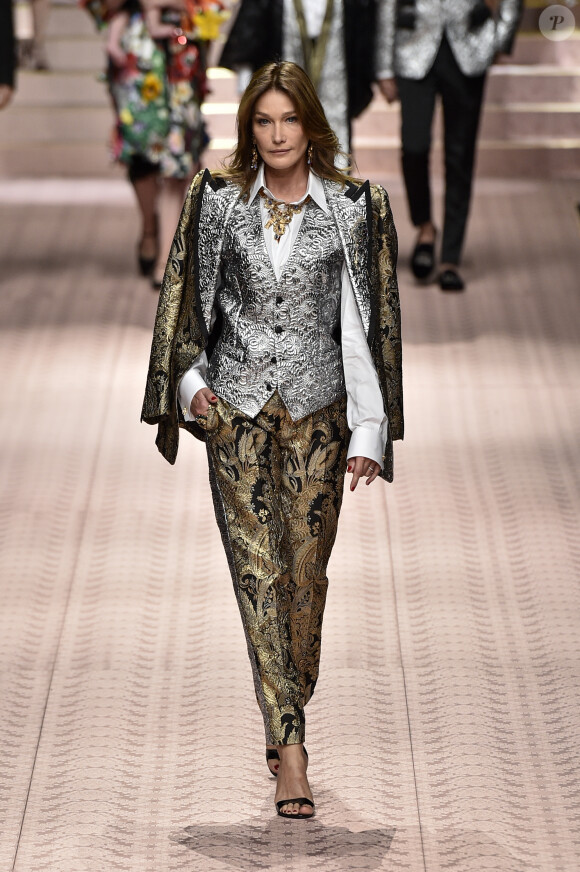 Carla Bruni-Sarkozy lors du défilé Dolce & Gabbana pour la collection Prêt-à-Porter Printemps/Eté 2019 lors de la Fashion Week de Milan, Italie, le 23 septembre 2018.