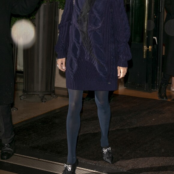 Céline Dion quitte l'hôtel Plaza Athénée après avoir tourné une publicité pour l'Oréal à Paris le 29 janier 2019.