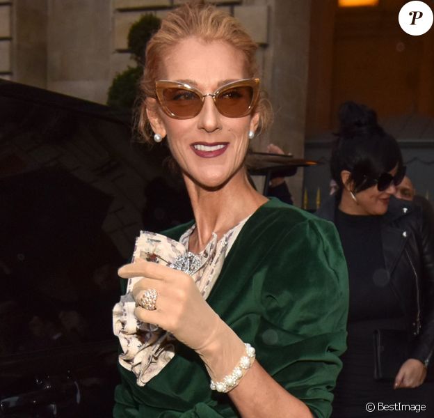 Celine Dion sort de l'hôtel de Crillon pour se rendre à un rendez-vous dans Paris le 25 janvier 2019.