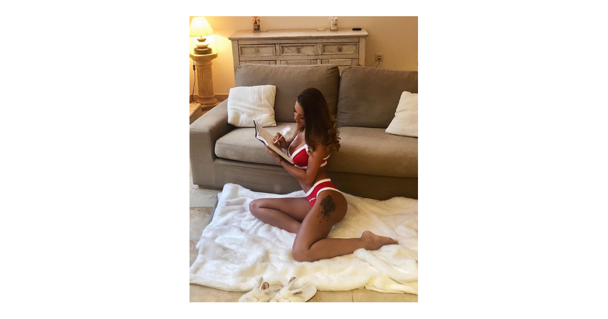Alix des Marseillais en sous-vêtements sur Instagram - 21 décembre 2018