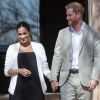 Le prince Harry, duc de Sussex, et Meghan Markle, duchesse de Sussex, enceinte, rencontrent des artisans marocains dans un parc avec des plantes exotique à Rabat, Maroc le 25 février 2019.