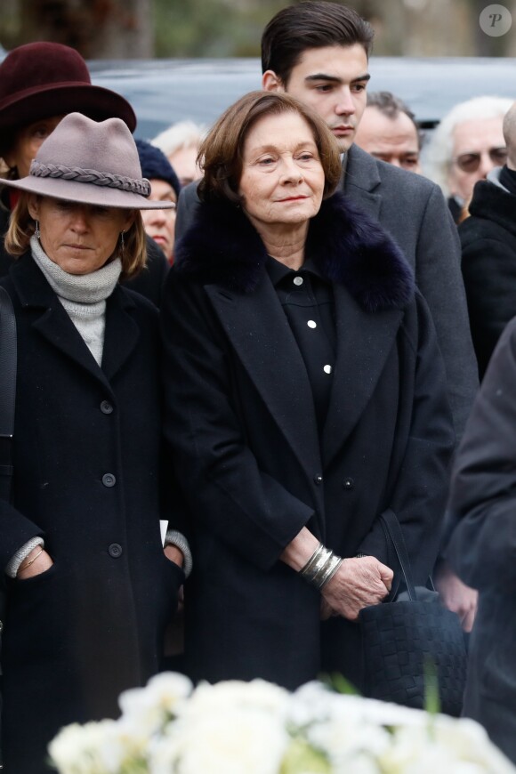 Eugénie Angot (Fille de Michel Legrand), Macha Méril, Stanislas, petit-fils de Michel Legrand - Obsèques de Michel Legrand au cimetière du Père-Lachaise à Paris le 1er février 2019.