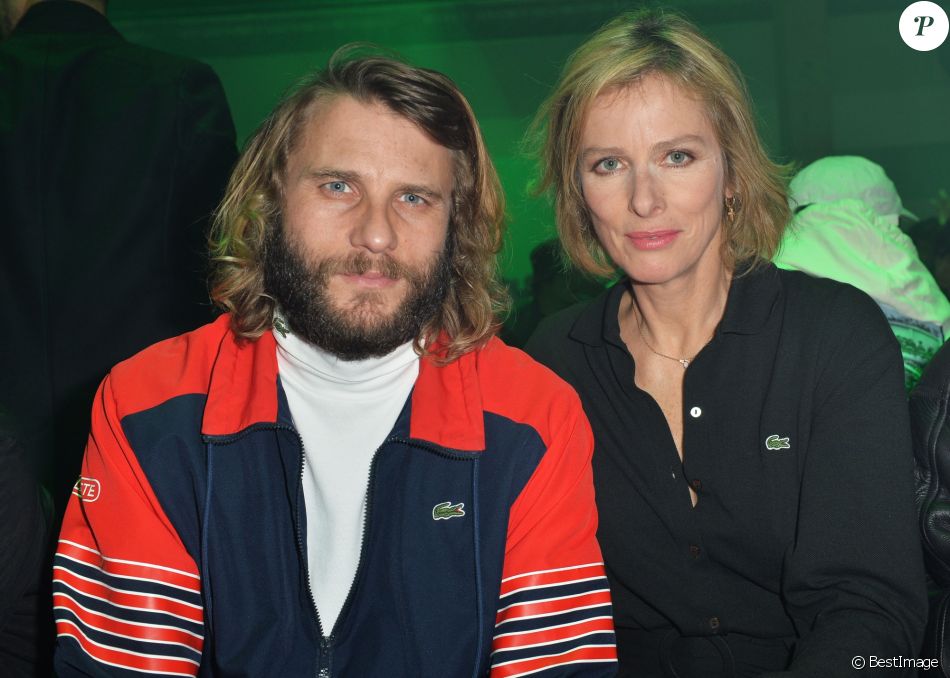 Karine Viard Et Son Nouveau Compagnon Karin Viard - People au Front Row du défilé de mode Prêt-à-Porter