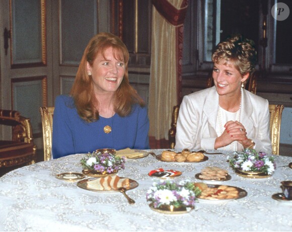 Sarah Ferguson et Lady Di à Londres, le 9 octobre 1996.