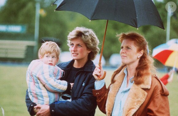 Sarah Ferguson, Lady Di et le prince Harry à Windsor, le 17 mai 1987. 