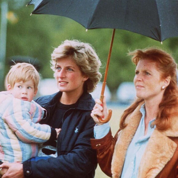 Sarah Ferguson, Lady Di et le prince Harry à Windsor, le 17 mai 1987. 
