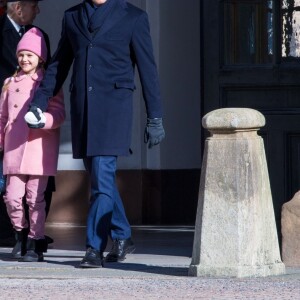 La princesse Victoria de Suède, accompagnée par son mari le prince Daniel et leurs enfants la princesse Estelle et le prince Oscar, a été fêtée par le public le 12 mars 2019 dans la cour intérieur du palais royal à Stockholm lors de la célébration de son prénom.