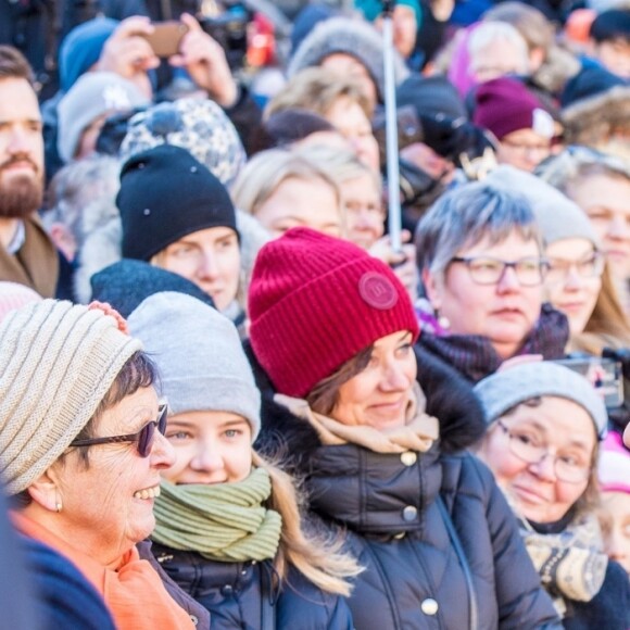 La princesse Victoria de Suède, accompagnée par son mari le prince Daniel et leurs enfants la princesse Estelle et le prince Oscar, a été fêtée par le public le 12 mars 2019 dans la cour intérieur du palais royal à Stockholm lors de la célébration de son prénom.