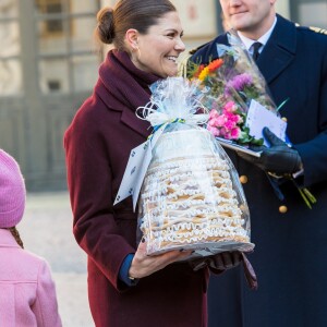 La princesse Victoria de Suède, accompagnée par son mari le prince Daniel et leurs enfants la princesse Estelle et le prince Oscar, a été fêtée par le public le 12 mars 2019 dans la cour intérieur du palais royal à Stockholm lors de la célébration de son prénom.