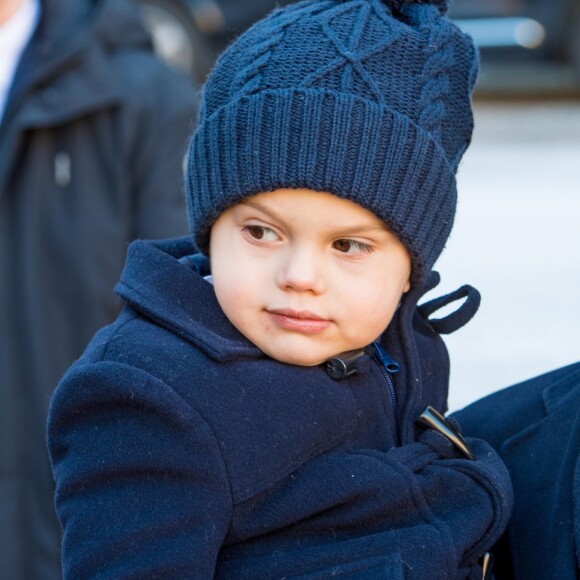 La princesse Victoria de Suède, accompagnée par son mari le prince Daniel et leurs enfants la princesse Estelle et le prince Oscar, a été fêtée par le public le 12 mars 2019 dans la cour intérieur du palais royal à Stockholm lors de la célébration de son prénom.