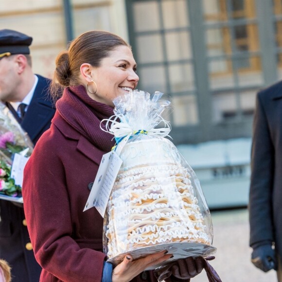 La princesse Victoria de Suède, accompagnée par son mari le prince Daniel et leurs enfants la princesse Estelle et le prince Oscar, a été fêtée par le public le 12 mars 2019 dans la cour intérieur du palais royal à Stockholm lors de la célébration de son prénom.