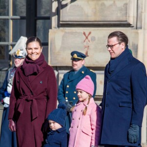 La princesse Victoria de Suède, accompagnée par son mari le prince Daniel et leurs enfants la princesse Estelle et le prince Oscar, a été fêtée par le public le 12 mars 2019 dans la cour intérieur du palais royal à Stockholm lors de la célébration de son prénom.