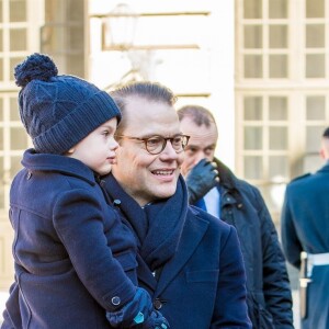 La princesse Victoria de Suède, accompagnée par son mari le prince Daniel et leurs enfants la princesse Estelle et le prince Oscar, a été fêtée par le public le 12 mars 2019 dans la cour intérieur du palais royal à Stockholm lors de la célébration de son prénom.