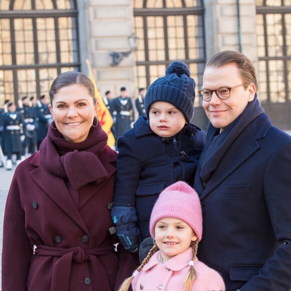 La princesse Victoria de Suède, accompagnée par son mari le prince Daniel et leurs enfants la princesse Estelle et le prince Oscar, a été fêtée par le public le 12 mars 2019 dans la cour intérieur du palais royal à Stockholm lors de la célébration de son prénom.