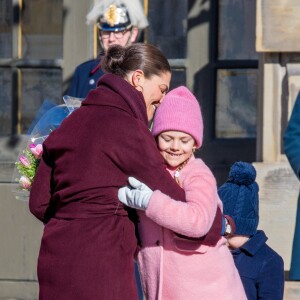 La princesse Victoria de Suède, accompagnée par son mari le prince Daniel et leurs enfants la princesse Estelle et le prince Oscar, a été fêtée par le public le 12 mars 2019 dans la cour intérieur du palais royal à Stockholm lors de la célébration de son prénom.