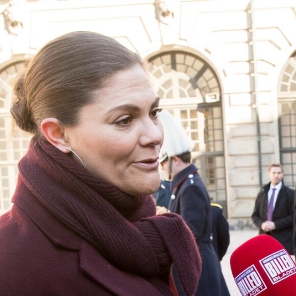 La princesse Victoria de Suède, accompagnée par son mari le prince Daniel et leurs enfants la princesse Estelle et le prince Oscar, a été fêtée par le public le 12 mars 2019 dans la cour intérieur du palais royal à Stockholm lors de la célébration de son prénom.