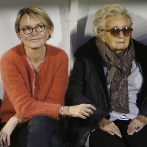 Semi-exclusif - Claude Chirac et sa mère Bernadette Chirac - Le Variétés Club de France dispute un match caritatif présidé par Madame B. Chirac au profit de "+ de Vie", en faveur des personnes âgées accueillies dans les services de gériatrie et d'URMA, service pédiatrie du CHU de Montpellier, parrainé par L. Blanc au stade Léo Lagrange de Poissy, France, le 11 Octobre 2017. © Marc Ausset-Lacroix/Bestimage