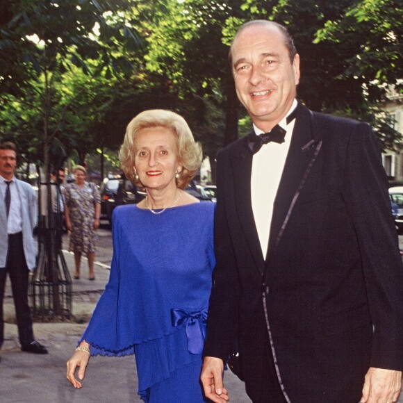 Bernadette et Jacques Chirac arrivent au restaurant "Laurent" pour le dîner en l'honneur du président américain Ronald Reagan le 15 juin 1989.