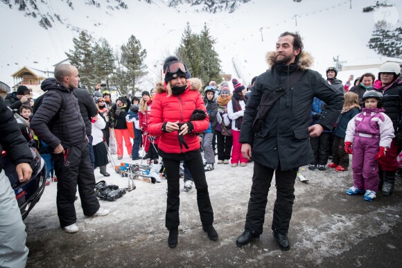 Exclusif - Le président Emmanuel Macron et sa femme Brigitte Macron (Trogneux) font du ski dans la station de la Mongie le 26 décembre 2017. © Dominique Jacovides - Cyril Moreau / Bestimage