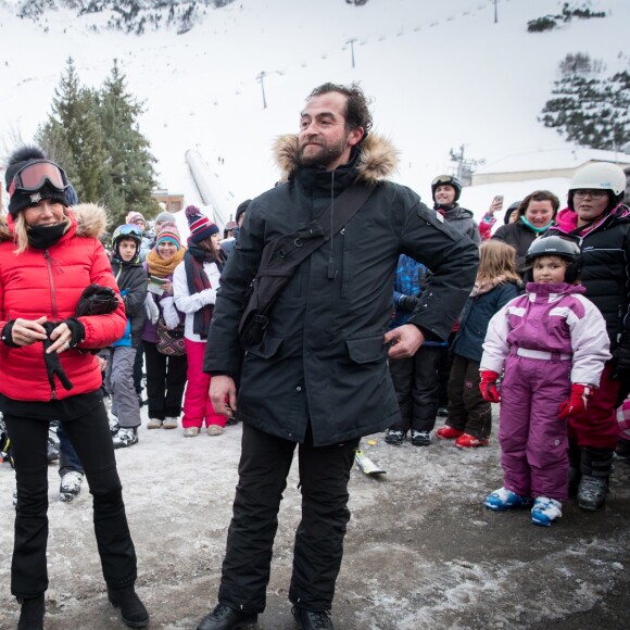 Exclusif - Le président Emmanuel Macron et sa femme Brigitte Macron (Trogneux) font du ski dans la station de la Mongie le 26 décembre 2017. © Dominique Jacovides - Cyril Moreau / Bestimage