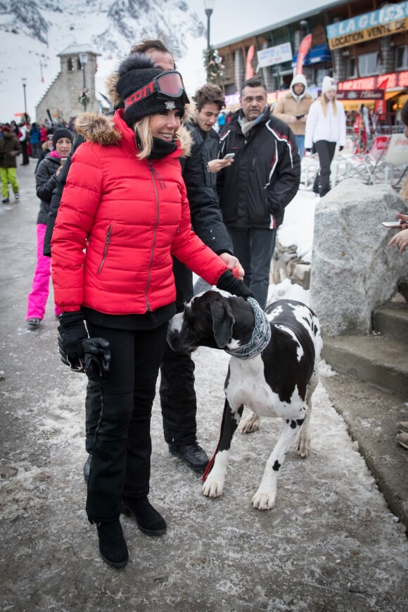 Exclusif - Le président Emmanuel Macron et sa femme Brigitte Macron (Trogneux) font du ski dans la station de la Mongie le 26 décembre 2017. © Dominique Jacovides - Cyril Moreau / Bestimage