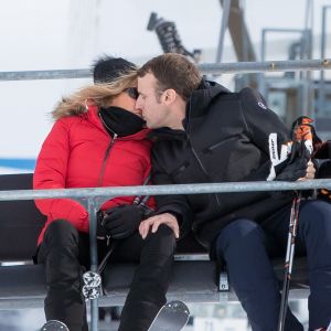 Exclusif - Le président Emmanuel Macron et sa femme Brigitte Macron (Trogneux) font du ski dans la station de la Mongie le 26 décembre 2017. © Dominique Jacovides - Cyril Moreau / Bestimage