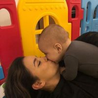 Eva Longoria : Pour son anniversaire, Santiago la couvre de bisous